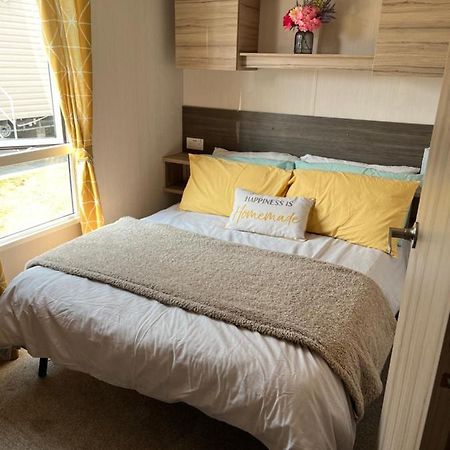 Beautiful Caravan In Trecco Bay! 74 Sycomore Bridgend  Exterior foto